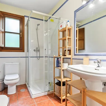 Casa Entrecinas En Chalet Collera