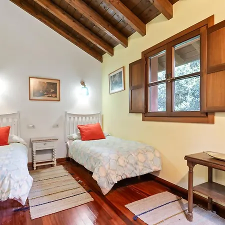 Casa Entrecinas En Chalet *